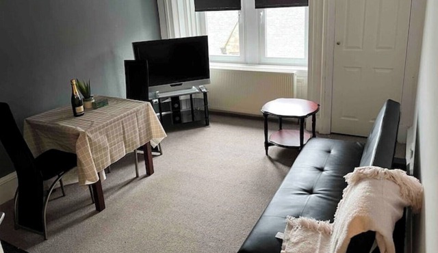 1 bed Flat With Basic Furnishings & White Goods