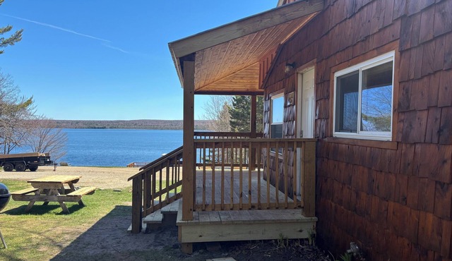 1 bedroom cabin on lakefront property. Pet friendly.