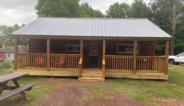 1 bedroom cabin on lakefront property. Pet friendly.