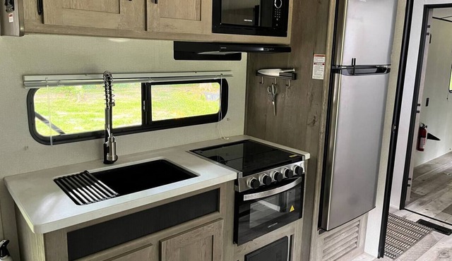 1 bedroom camper 1 mile from intel build site