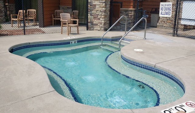 1-bedroom guestroom in a resort - short walk to Chula Vista Waterparks
