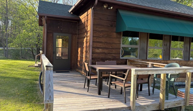 1 Br/1BA, full kitchen, AC, internet. Visit Voyageurs Nat'l Park!