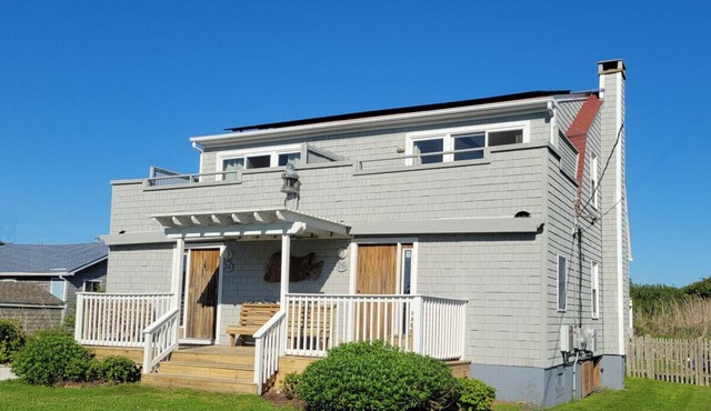 1 BR beach townhouse, 1 block from Ocean!