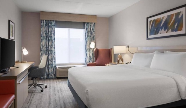 1 King Bed with Sofa bed | Easy access to Airport + Gym, Indoor Pool & Breakfast