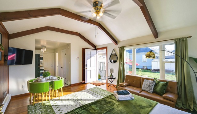 1 Mi to Downtown Salem: Studio w/Fire Pit Access