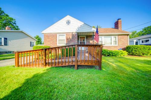 < 1 Mi to Lake Erie: Ashtabula Hideaway!