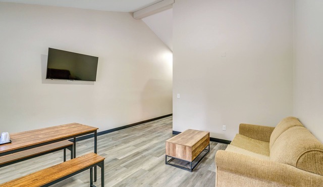 1 Mi to Lake Huron Waterfront: Remodeled Studio