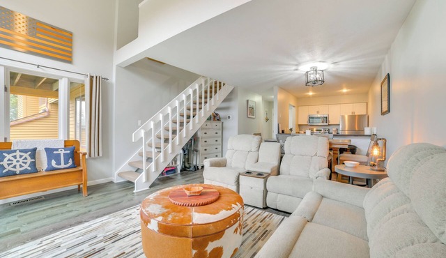 1 Mi to Nubs Nob Ski Resort: Harbor Springs Condo