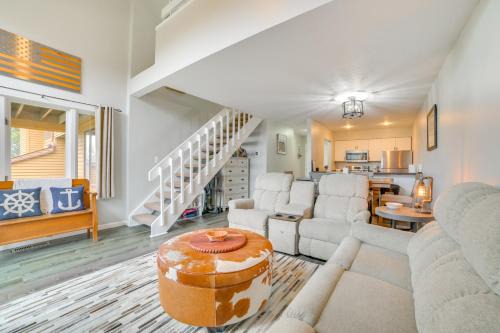 1 Mi to Nubs Nob Ski Resort: Harbor Springs Condo