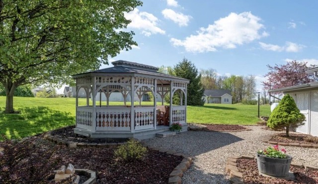1 Mile from Buckeye Lake - New 2023 HOT TUB and Dog Friendly