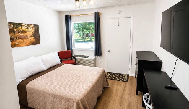 1 Queen Standard-Woodland Motor Lodge