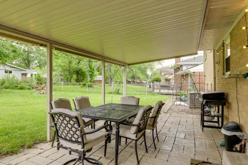 10 Mi to Dtwn Cincinnati: Home w/Patio & Yard!