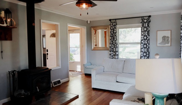 10 Min to Lawrence Fully Furnished Perfect for Game Days & Extended Stays