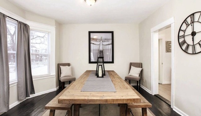 10 Mins to DT Sleeps 12 Spacious Fast Wifi