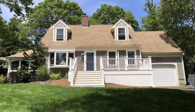 10 minute walk to the beach! 20% off between July 10-13!