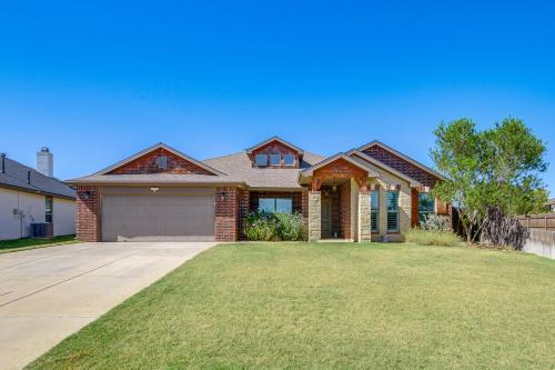 11 Mi to Dtwn: Lubbock Home w/Patio, Grill & Yard