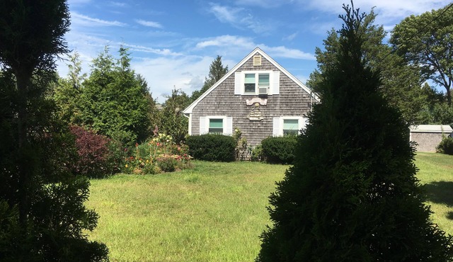 11 Quiet duplex by the beach, short walk to Falmouth Village, high-speed WiFi