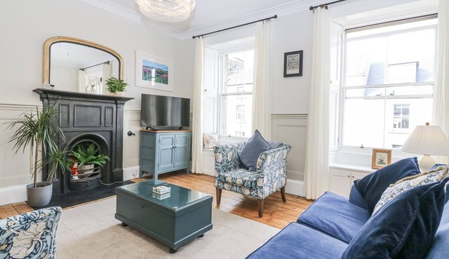 11A HIGH STREET, family friendly in Jedburgh