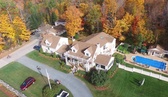 12 BR/13.5 BA Inn w/Views of White Mountains & Heated Pool