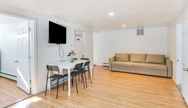 12 Mi to Dtwn Boston: Apartment in Braintree
