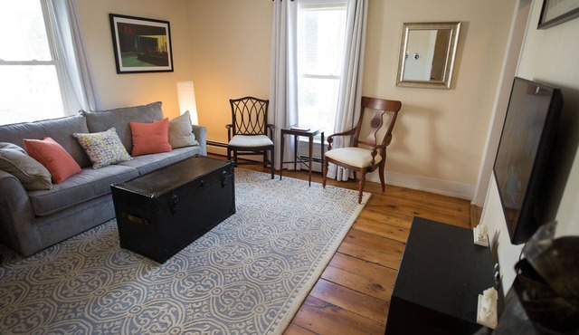 1200 sq ft ♦ West End Townhouse ♦ Perfect Location