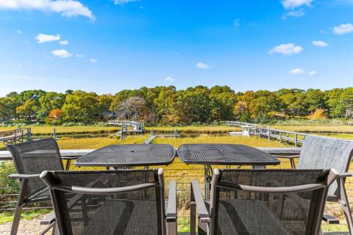 147 Edgewater Dr W, Falmouth