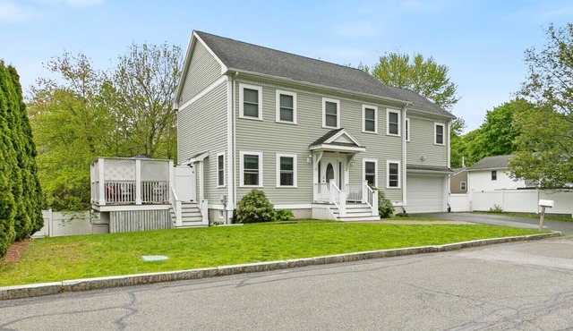 15 Min to Boston, Spacious 5BR Retreat on Road with Office Space & Comfortable Beds