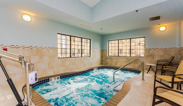 15 Min Walk to University of North Dakota. Free Breakfast. Indoor Pool & Hot Tub.