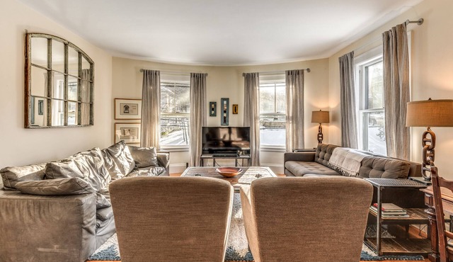 16 Room House on Boston City Line. Sleeps 18. Free parking