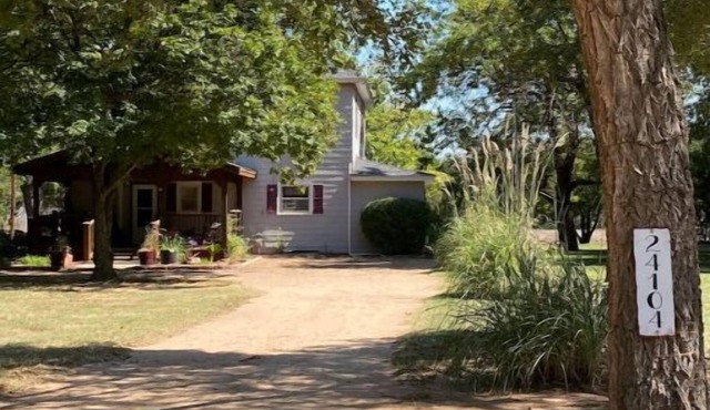 1880 Country Farmhouse. Quiet-Lake-Hunt-Pets ok-Hot Tub
