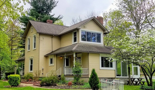 1890 Victorian Home in Country Setting, conveniently located