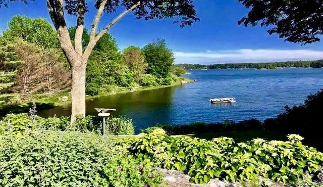 19th C. Waterfront Home in Blue Hill-Exquisite Gardens & Harbor views. Sleeps 10
