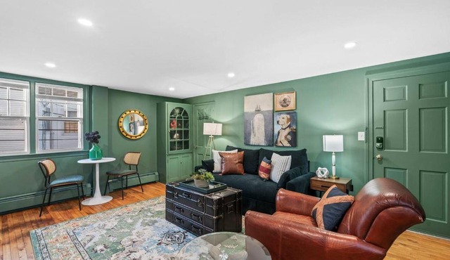 1BR Downtown Salem | Parking |Steps 2 Witch Museum