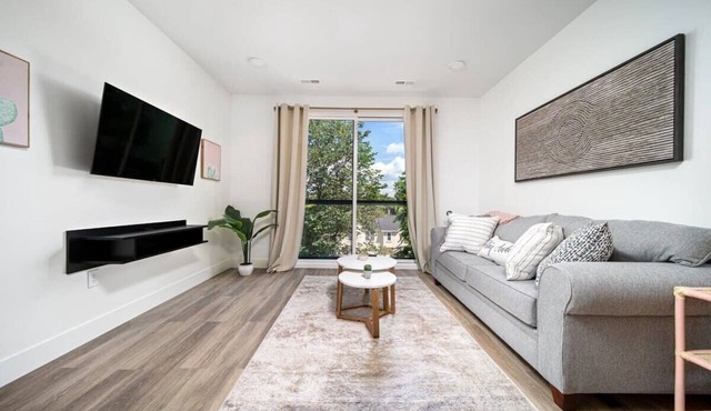 1BR I King + Sofa I Walk Shops + DT TC