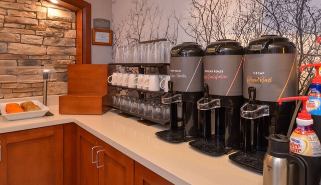 1BR King Suite w/Free Breakfast & Social Hour