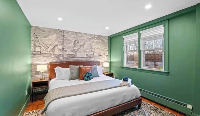 1BR on Salem Common l Steps to Witch Museum and Downtown l Fenced in Yard