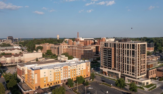1BR Suite w/2 Queen Beds, Kitchen, Pool & Free Breakfast | 2 mi to Mayo Clinic