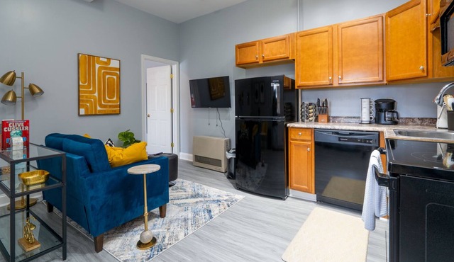 1st Floor Apt - Walk to Downtown