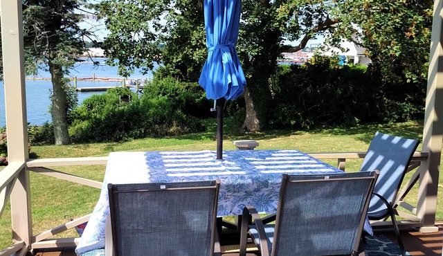 2/1 apt, 2nd FL own entrance in Fairhaven, MA, dogs ok, WiFi, Full Kitchen
