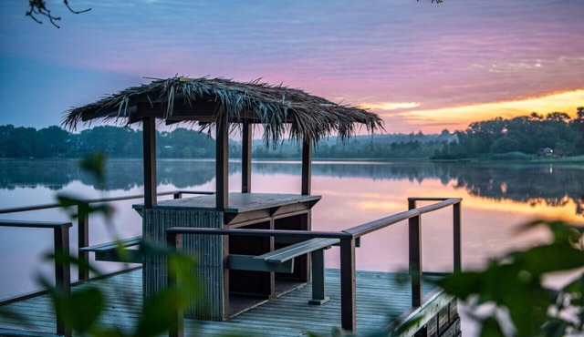 2 Acre Lakefront Getaway (Kayak/Firepit/Fishing)