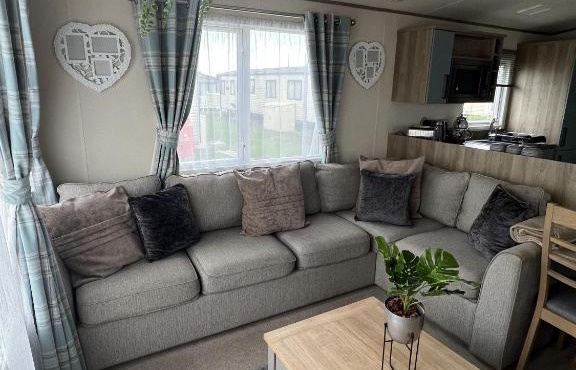 2 Bed Caravan - Sleeps 6 - Parking - Pets