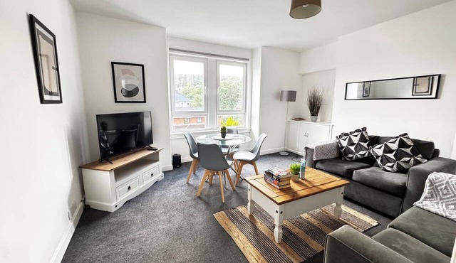 2-Bed Gourock Margaret St - Sleeps 4 - Contractors, Business & Relocations