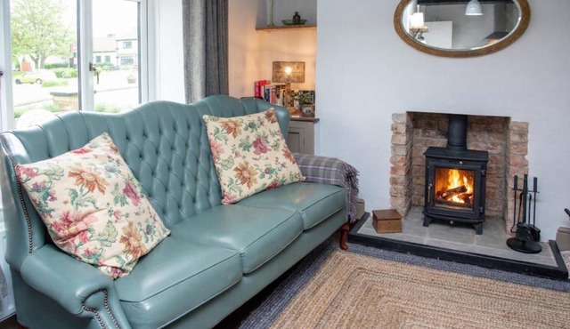 2-Bed Village Country Cottage with Free Parking and Pub - County Durham