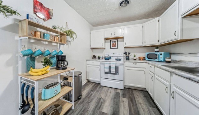 2 Bedroom 1 Bath Apartment in Euclid