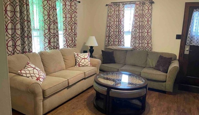 2 Bedroom 1 Bath Updated House in Town/Square Mile