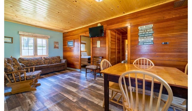 2 bedroom 1 bath with screened porch at Cass Lake Lodge Cabin 5