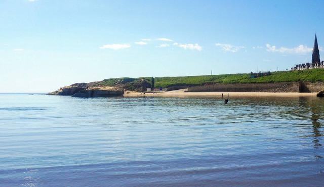 2 bedroom accommodation in Whitley Bay, near Cullercoats
