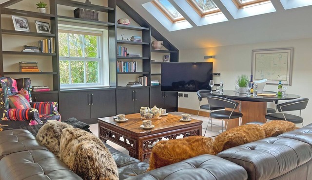 2 bedroom accommodation in Houghton