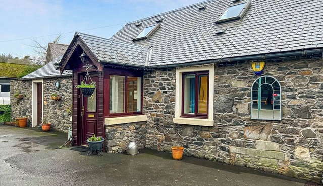 2 bedroom accommodation in Peebles
