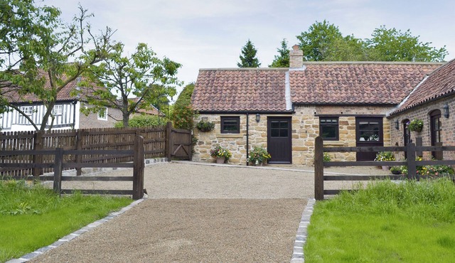 2 bedroom accommodation in Sutton-under-Whitestonecliffe, near Thirsk